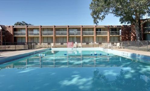 Americas Best Value Inn & Suites Pensacola