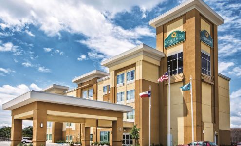 La Quinta Inn & Suites by Wyndham Victoria - South