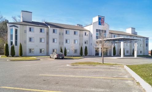 Motel 6 Peterborough, ON