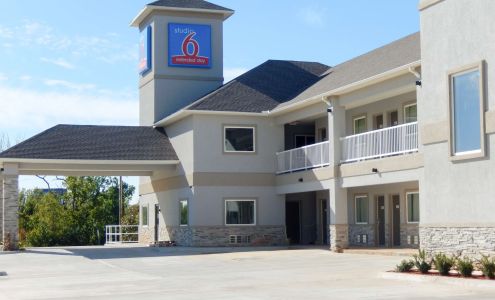 Studio 6 Yukon, OK