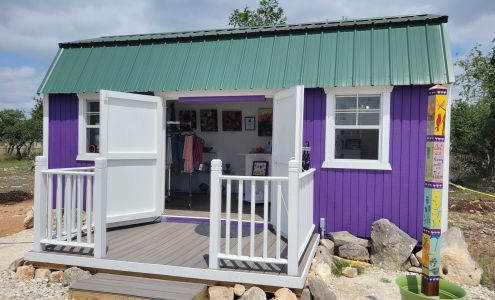 Fredericksburg Glassblowing & Purple Shack Makers Gallery @ Enchanted Fredericksburg Ranch