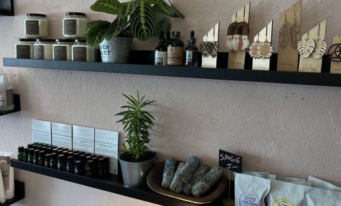 Lydia Jane Apothetique