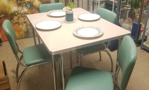 17th and Newport Antiques & Treasures