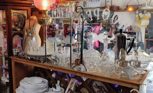 Hooper's Garage Antiques