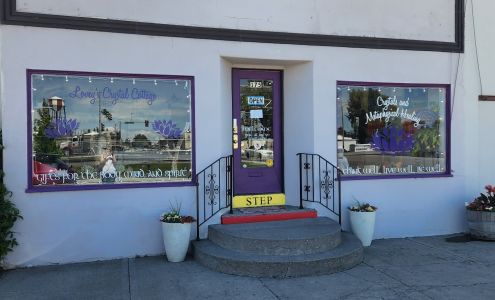 Lovey's Crystal Cottage