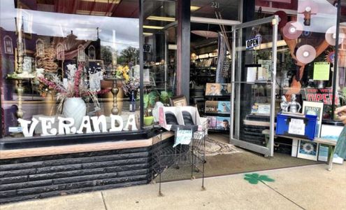 Veranda Vinyl Records & Artware 221 E Main St, Streator Illinois 61364