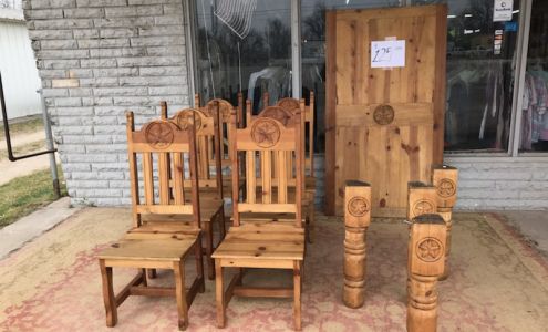 Rhonda's Comanche Thrift & uhauls