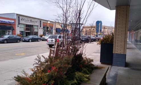 Shops At Waterloo Town Square