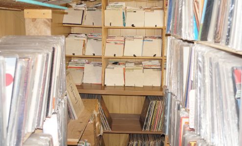 Finyl Vinyl Records 224 8 St, Weyburn Saskatchewan S4H 1E2