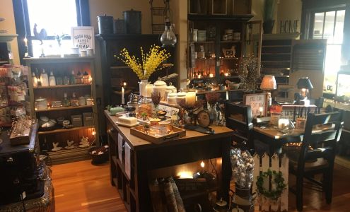 Peddler's Cottage Interiors