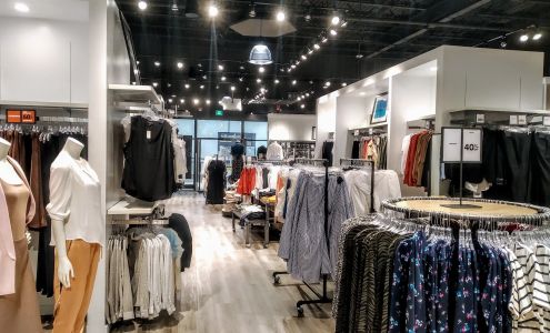 Banana Republic Factory Store