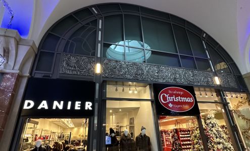 Danier Niagara Falls