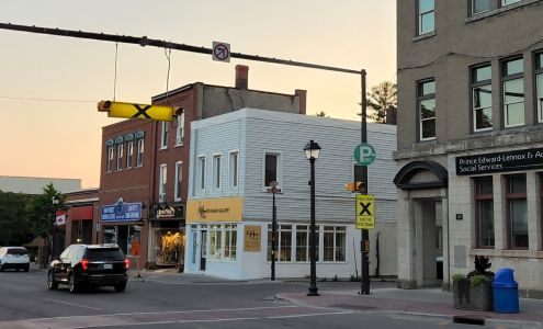 Arts On Main Gallery