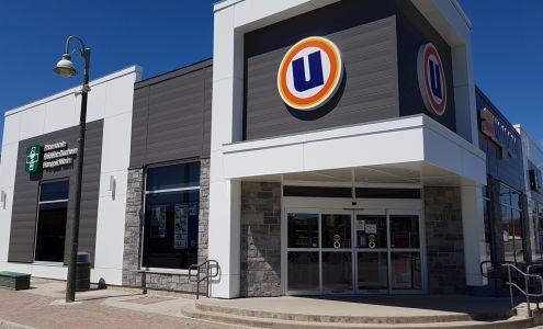 Uniprix Frédéric Duchesne and François Morin - affiliated Pharmacy Chibougamau