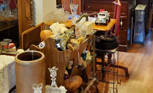 Hall's Furniture & Auction