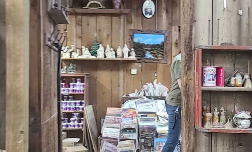 Old Country Store Ceramics & Pottery