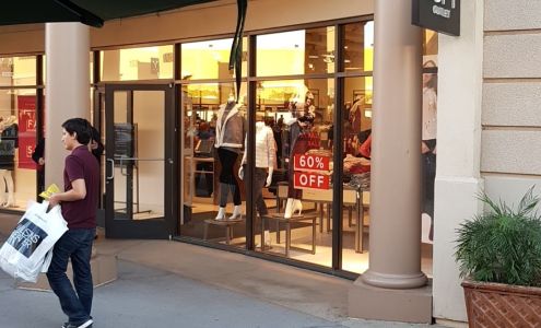 Plaza De Las Palmas Shopping Center