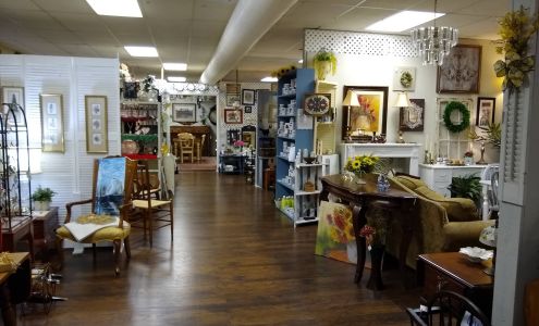 Farmhouse Market and Antiques