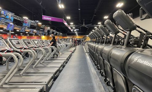 Crunch Fitness - Fargo