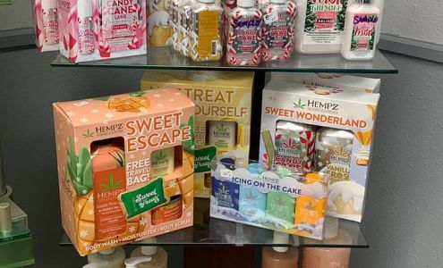 Makin Waves Stylin Salon