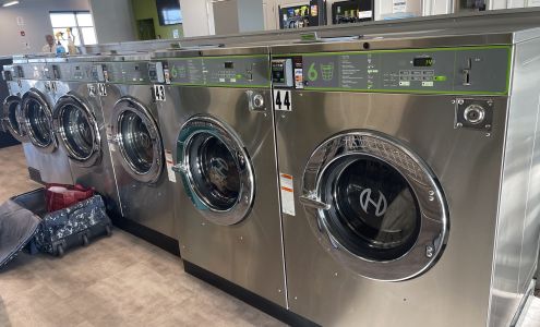 modern LAUNDROMAT