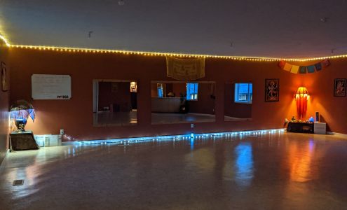 Koots Roots Yoga 90 5 St NW, Nakusp British Columbia V0G 1R0