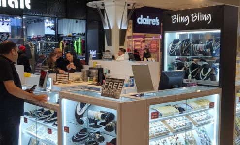 Bling Bling - Piercing, Jewelry and Watches. Queens