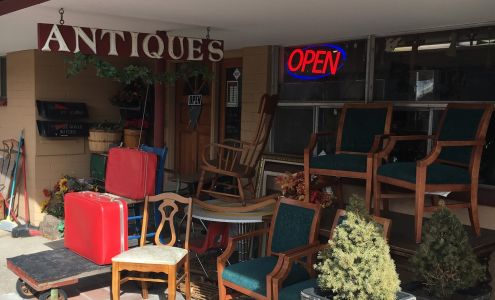 Aunt Maude's Antique Mall