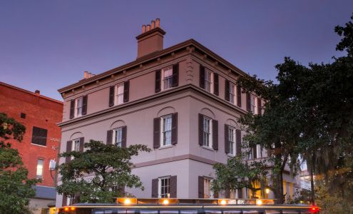 Ghosts & Gravestones Tour Savannah