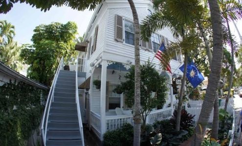 Seascape Tropical Inn