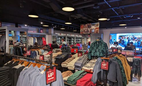 Hollister Co. Tinton Falls