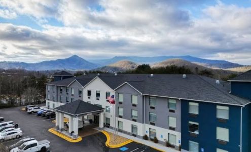 Holiday Inn Express & Suites Hiawassee, an IHG Hotel