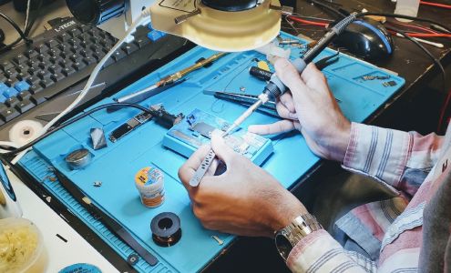 KW CELLULAR CAMBRIDGE - Phones, Computers, & More