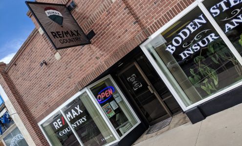 Mandi Drake Realtor at Remax Country 5 S Main St, Yerington Nevada 89447