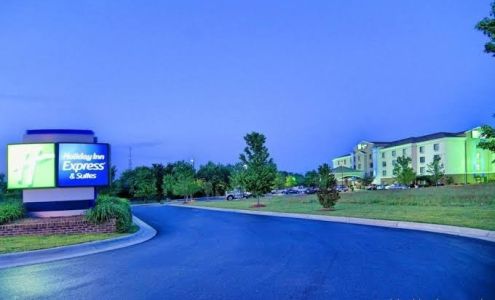 Holiday Inn Express & Suites Roanoke Rapids SE, an IHG Hotel