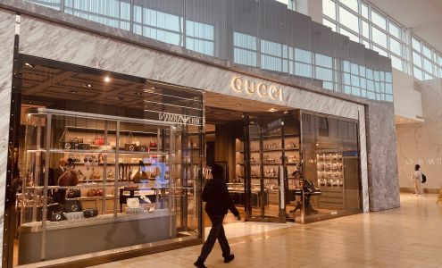 Holt Renfrew | Canada’s Designer Fashion, Beauty & Lifestyle Retailer