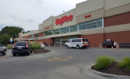 Hy-Vee Grocery Store