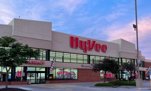 Hy-Vee Grocery Store