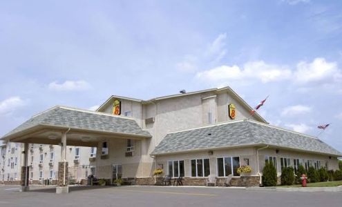 Super 8 by Wyndham Fort Frances