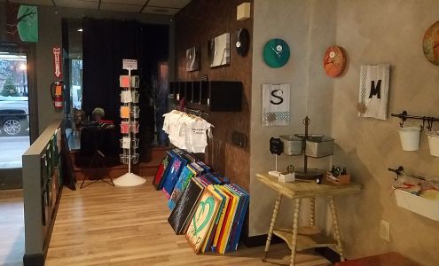 Paint and Pints Art Studio