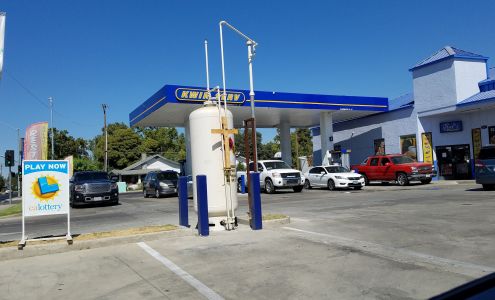 Sals food mart Dinuba