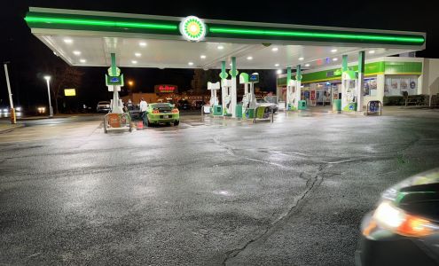 BP 10600 Shelbyville Rd, Louisville