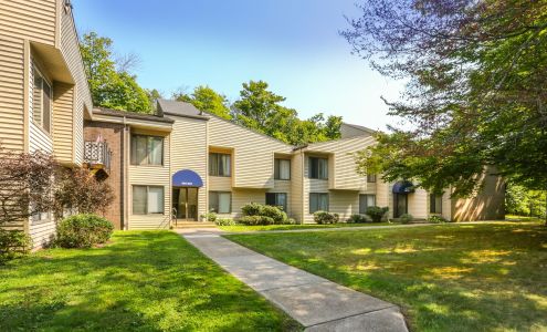 Woodhill Apartments & Twnhses