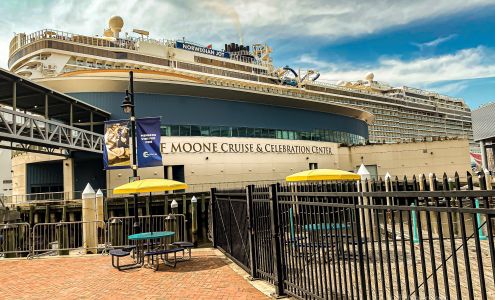 Half Moone Cruise and Celebration Center