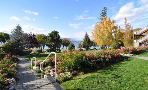 Lakeside Lodge & Suites