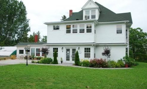 Shamrock Suites & Shamrock Train Suites Florenceville-Bristol