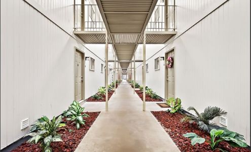 Hampton Court Apartments