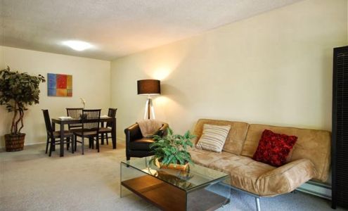 4 Applewood, 414 Dundas