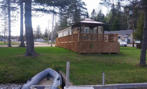 Auberge & Éco-camping du Lac Caché Saint-Alexis-des-Monts