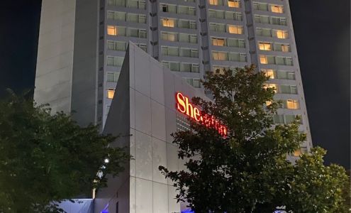 Sheraton Vancouver Guildford Hotel